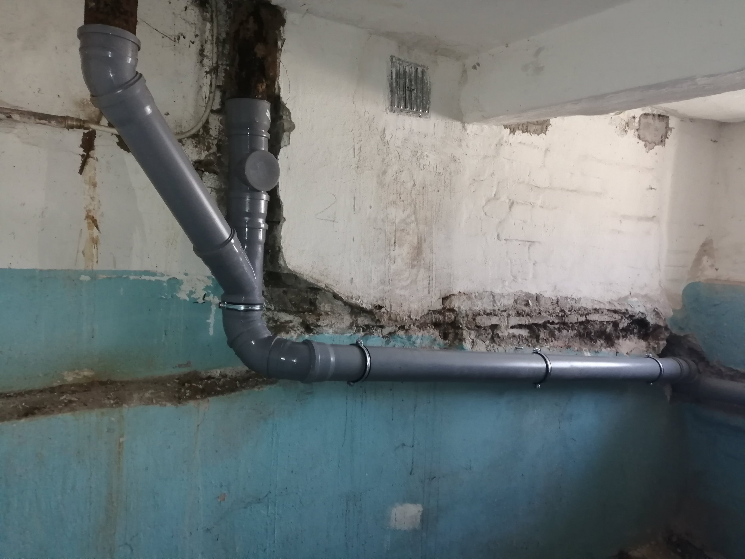 Замена трубопроводов канализации в подвале Комсомольский проспект, 83